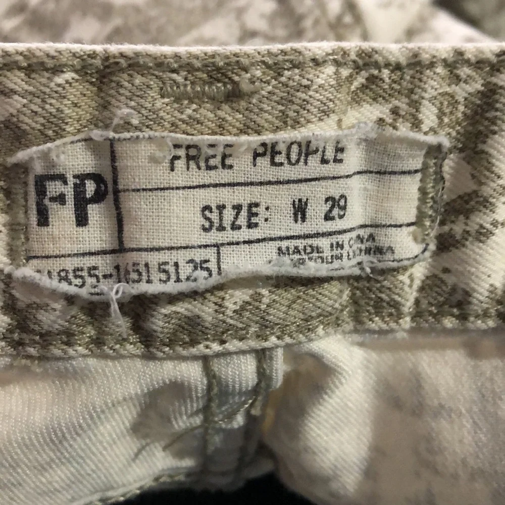 Free People Feather Design Zippered Hem Crop Ankle Jeans, Size 29, White Gray